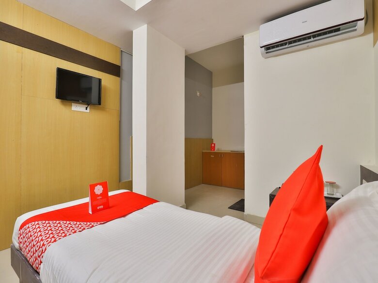 Oyo 14942 Hotel Maple Leaf