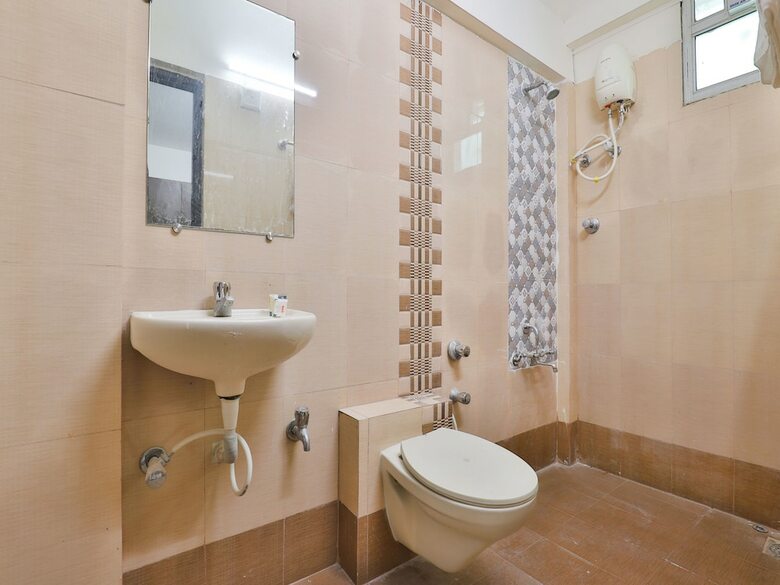Oyo 14942 Hotel Maple Leaf