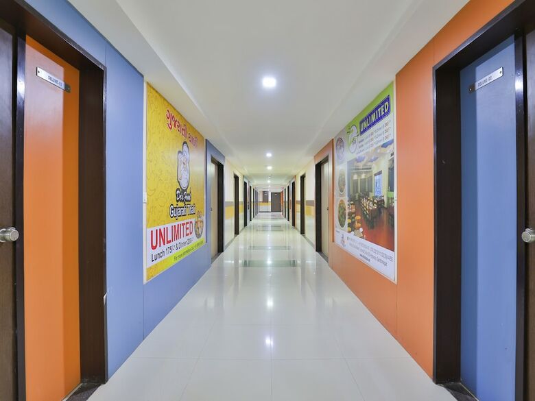 Oyo 14942 Hotel Maple Leaf
