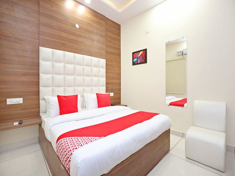 Oyo 15975 Hotel 365