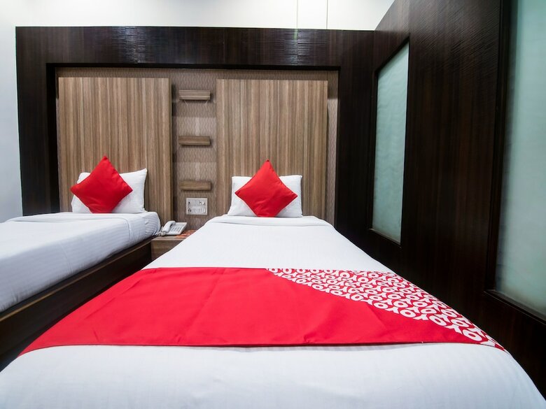 Oyo 14869 Hotel Apollo