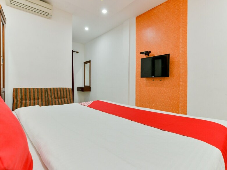 Hotel Oyo 16711 Malabar Plaza Inn