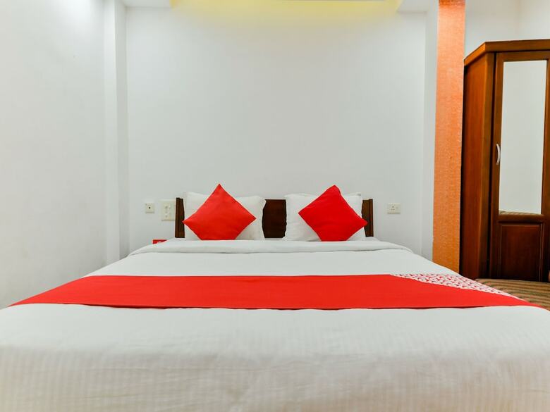 Hotel Oyo 16711 Malabar Plaza Inn