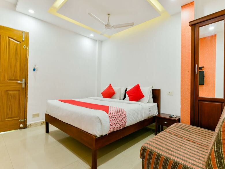 Hotel Oyo 16711 Malabar Plaza Inn