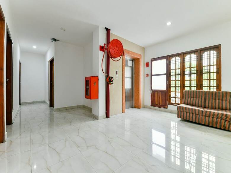Hotel Oyo 16711 Malabar Plaza Inn
