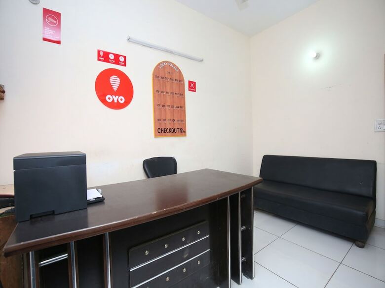Hotel Oyo 13007 Humble Residency