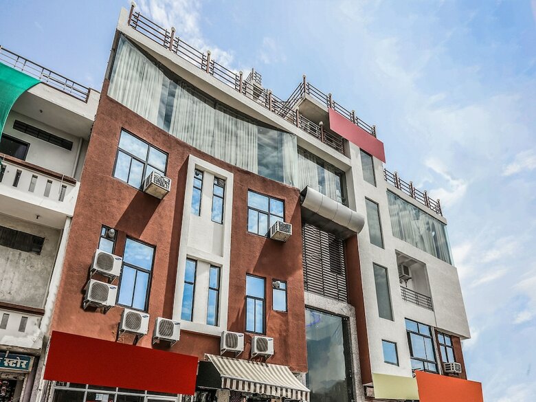 Oyo 14892 Hotel Tourista