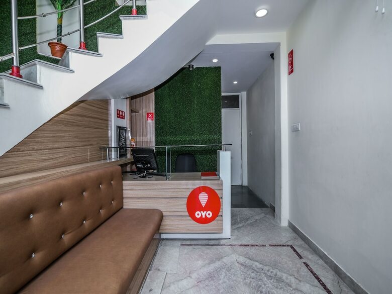 Oyo 14892 Hotel Tourista
