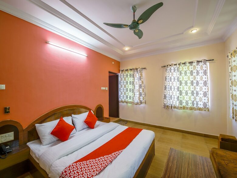 Oyo 13935 Hotel Shree Celebration