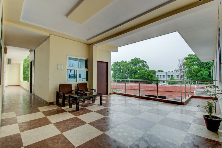 Oyo 16579 Hotel Dream Palace