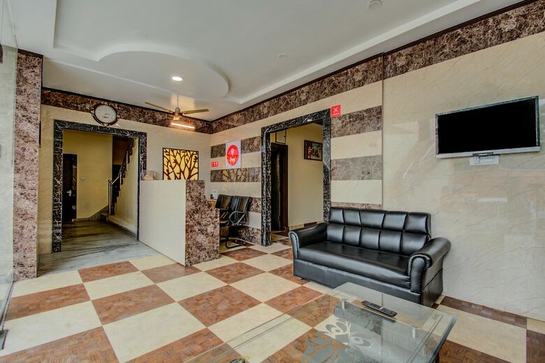 Oyo 16579 Hotel Dream Palace