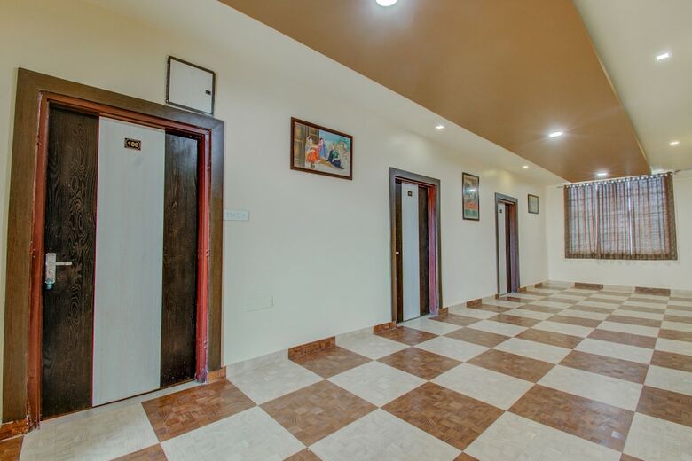 Oyo 16579 Hotel Dream Palace
