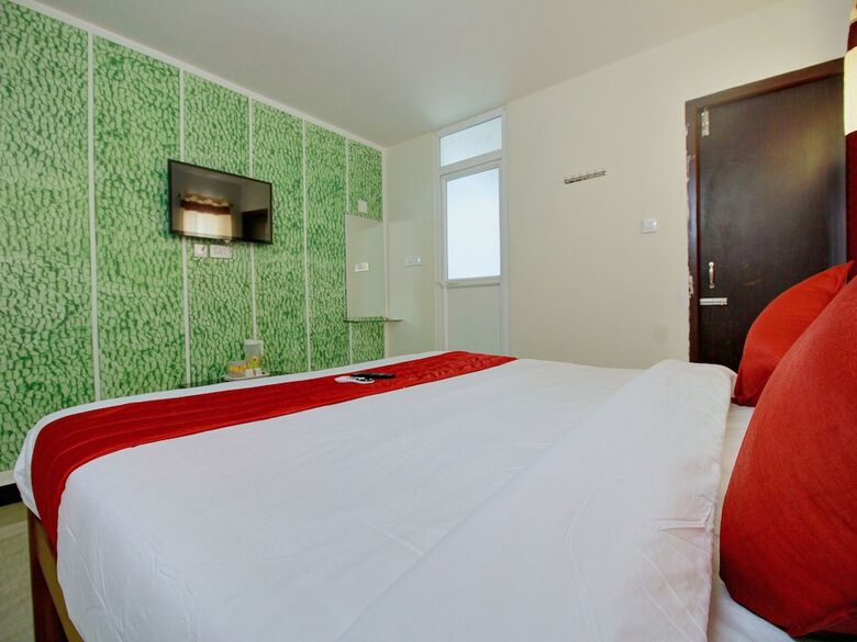 Hotel Oyo 14240 Mohan Residency
