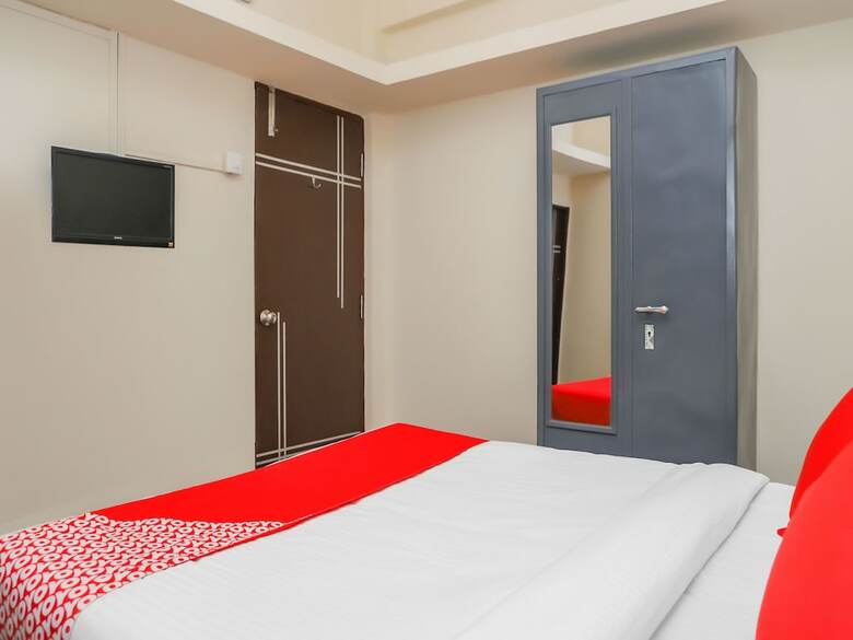 Oyo 15847 Hotel Mathura Lodging