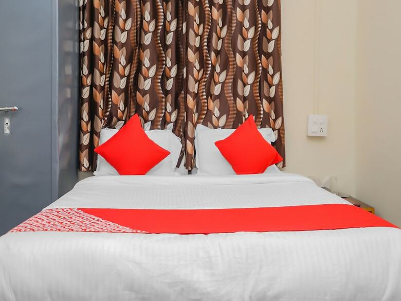Oyo 15847 Hotel Mathura Lodging