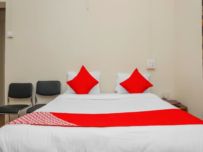 Oyo 15847 Hotel Mathura Lodging
