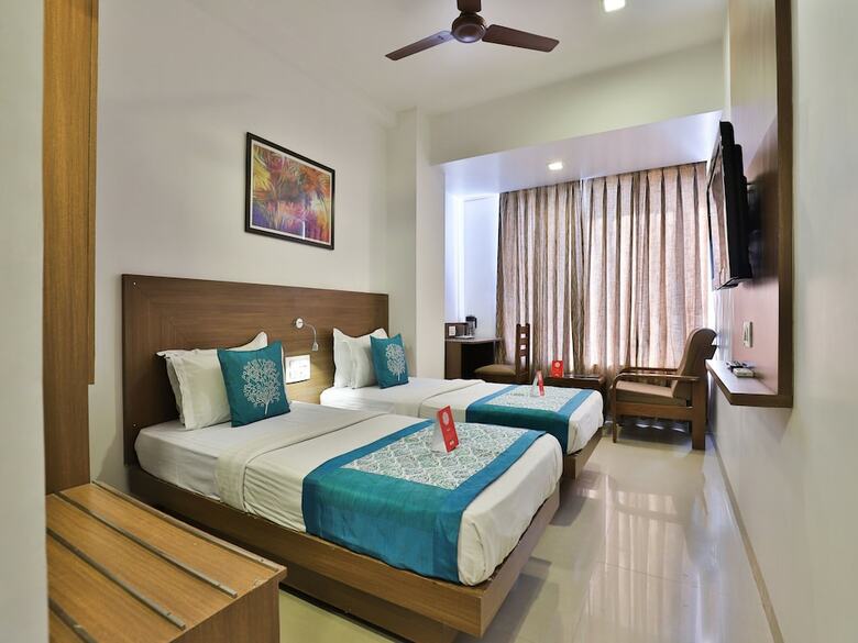 Hotel Oyo 13562 G K Convention Hall