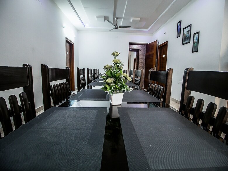 Hotel Oyo 14731 Hallmark Inn Kukatpally