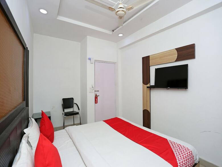 Oyo 13125 Hotel Gwal Palace