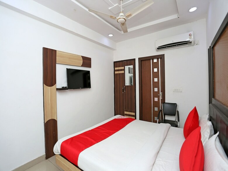 Oyo 13125 Hotel Gwal Palace