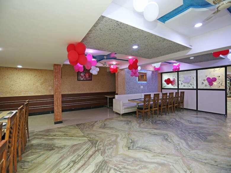 Oyo 13125 Hotel Gwal Palace