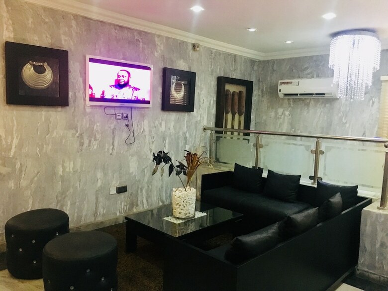 Hotel Islanders Lounge Limited