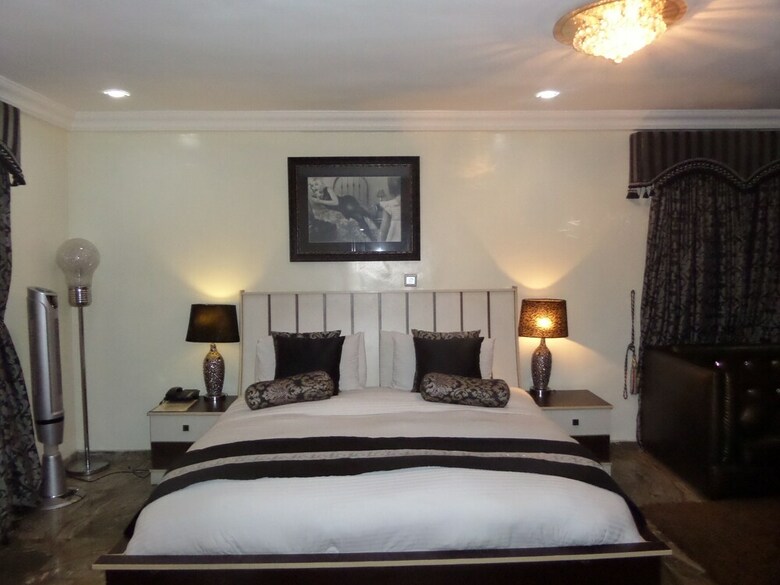 Hotel Islanders Lounge Limited