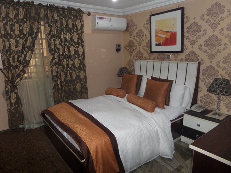 Hotel Islanders Lounge Limited