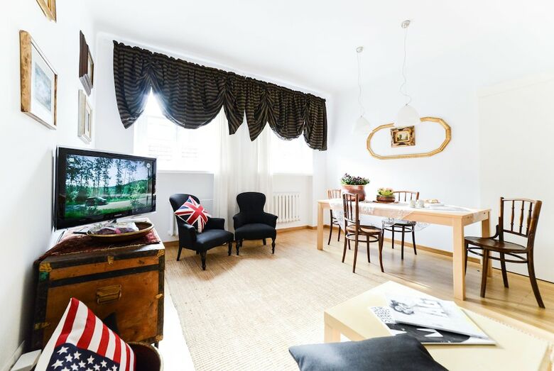 Sunny Apartment In The Old Town