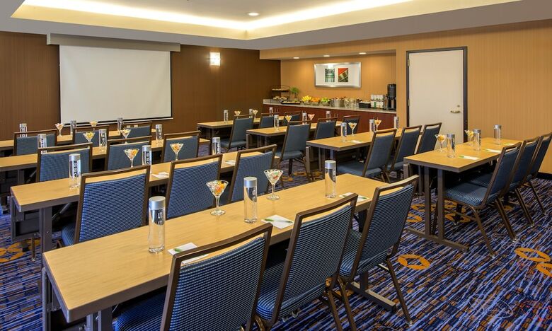 Hotel Courtyard By Marriott Cleveland Airport South