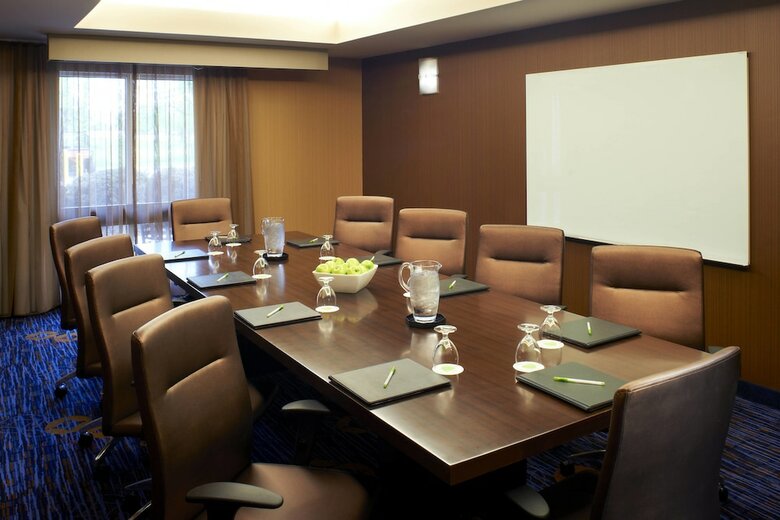 Hotel Courtyard By Marriott Cleveland Airport South