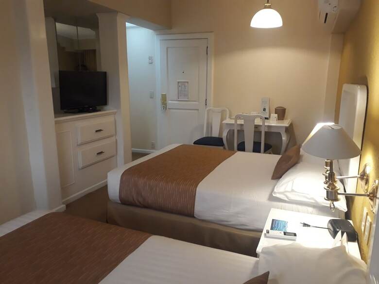 Hotel Country Plaza