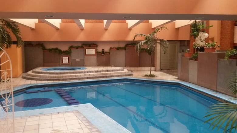 Hotel Country Plaza