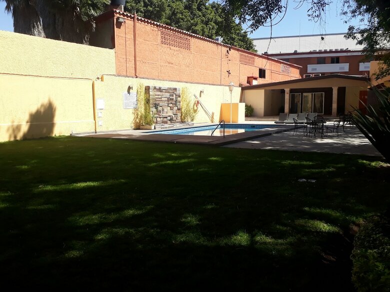 Hotel Country Plaza