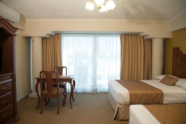 Hotel Country Plaza