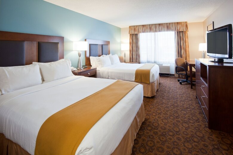 Holiday Inn Express Hotel & Suites St. Cloud
