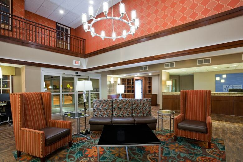 Holiday Inn Express Hotel & Suites St. Cloud