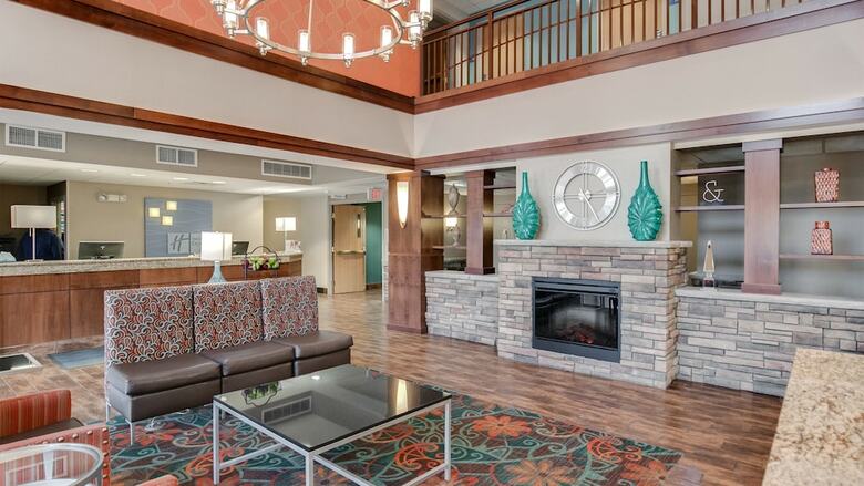 Holiday Inn Express Hotel & Suites St. Cloud