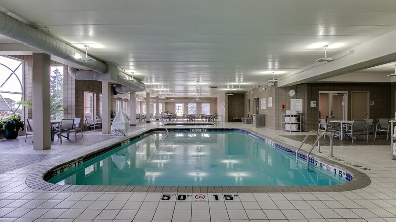 Holiday Inn Express Hotel & Suites St. Cloud
