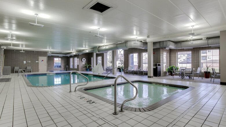Holiday Inn Express Hotel & Suites St. Cloud