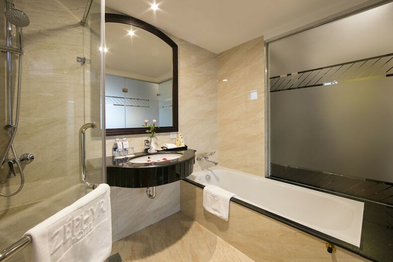 Zephyr Suites Boutique Hotel