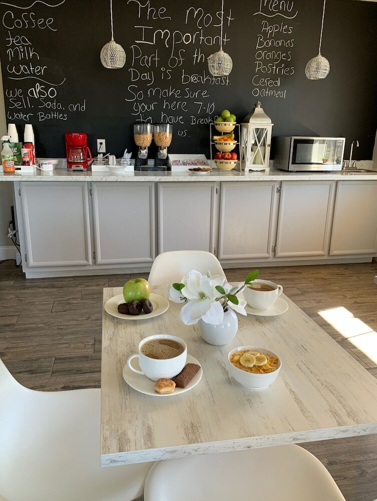 Stratus Suites - Boutique Hotel