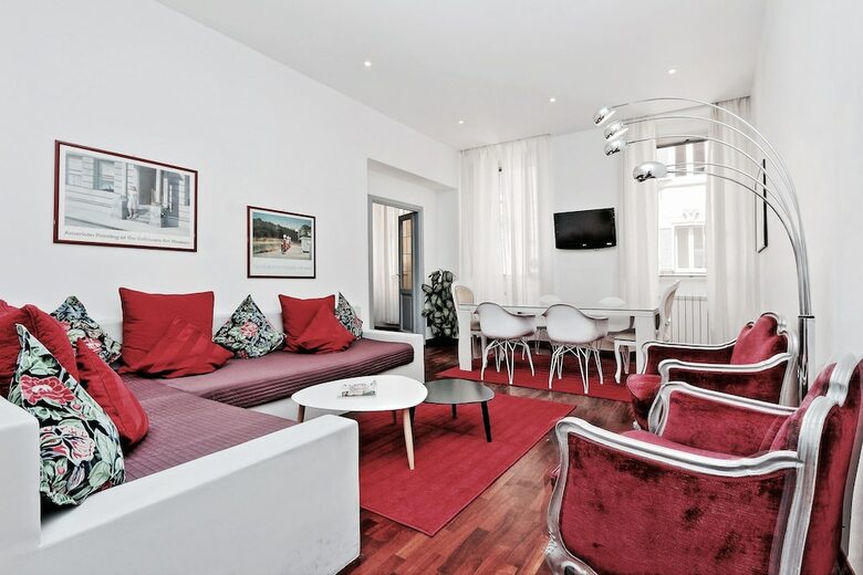 Spanish Steps Apartments