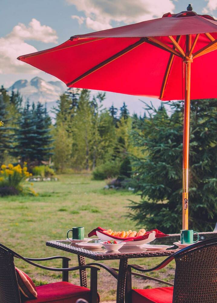 Cabana Glacier House Resort