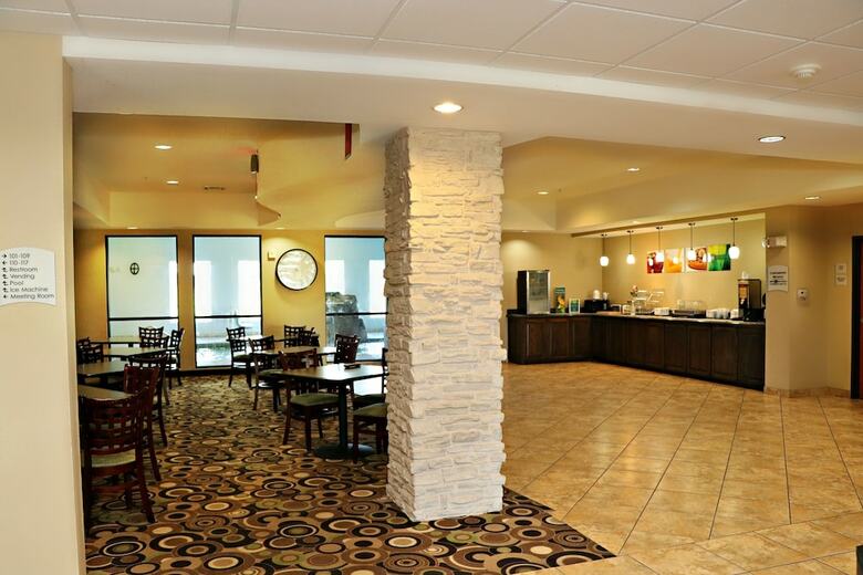 Hotel Hometown Executive Suites