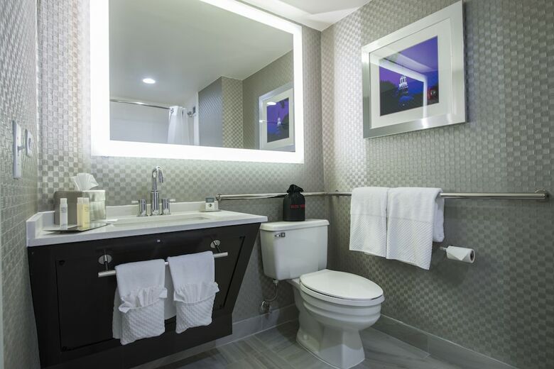 Doubletree By Hilton Hotel Winston Salem - University