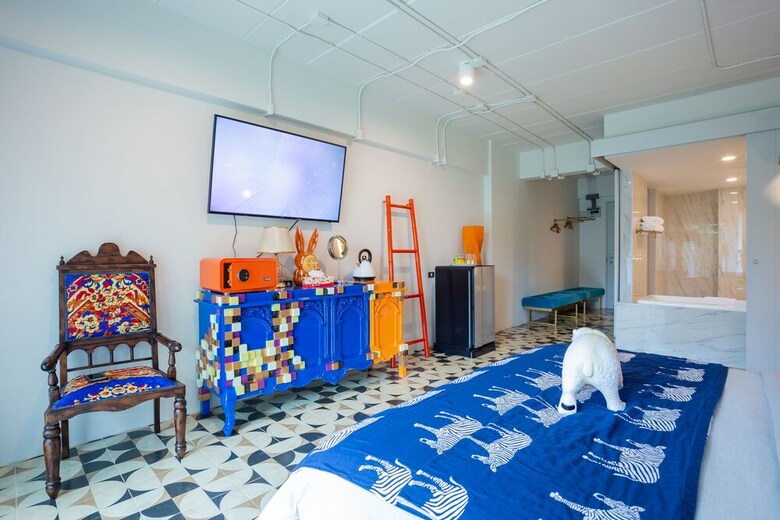 River Art Hotel