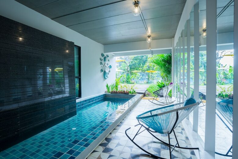 River Art Hotel