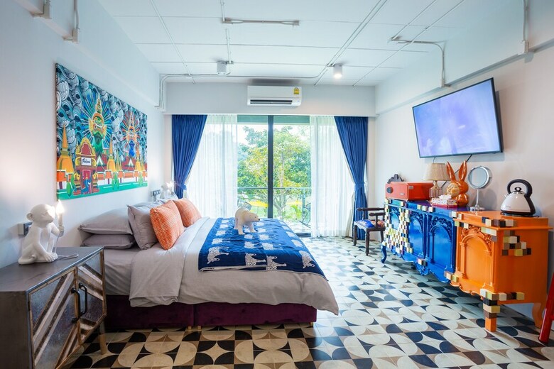 River Art Hotel