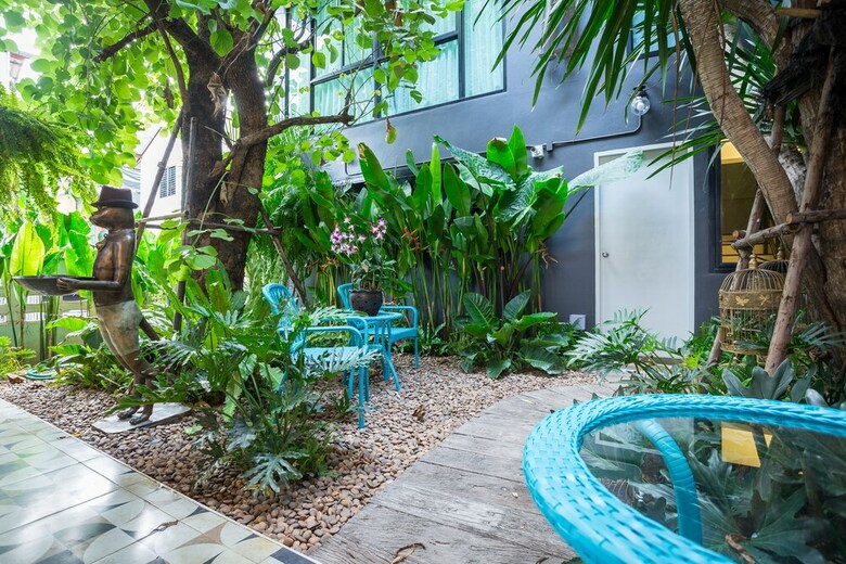 River Art Hotel